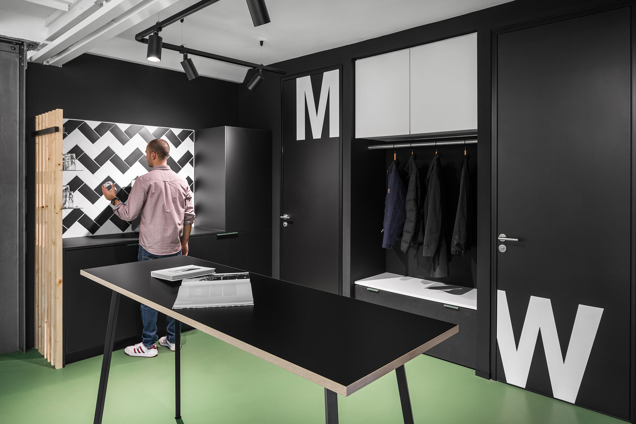 asphaltgoldoffice_182220x1480