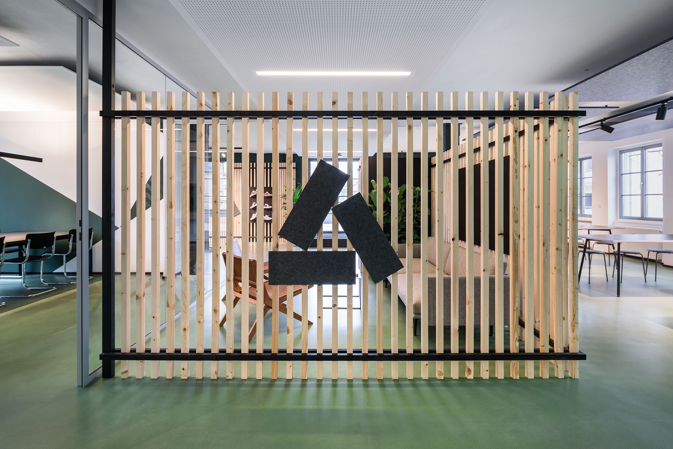 whythefriday-asphaltgold-office_03-2220x1480