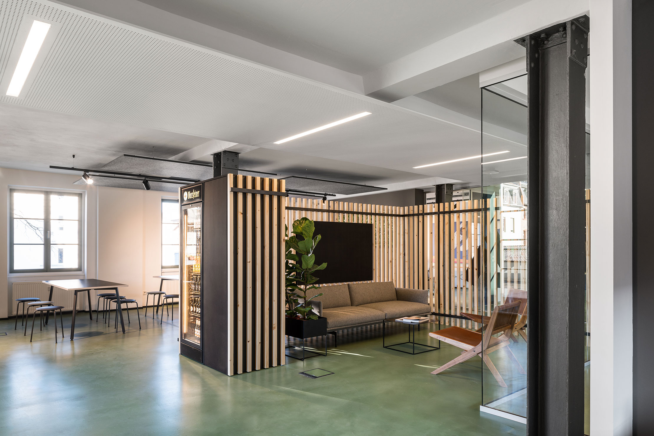 whythefriday-asphaltgold-office_15-2220x1480