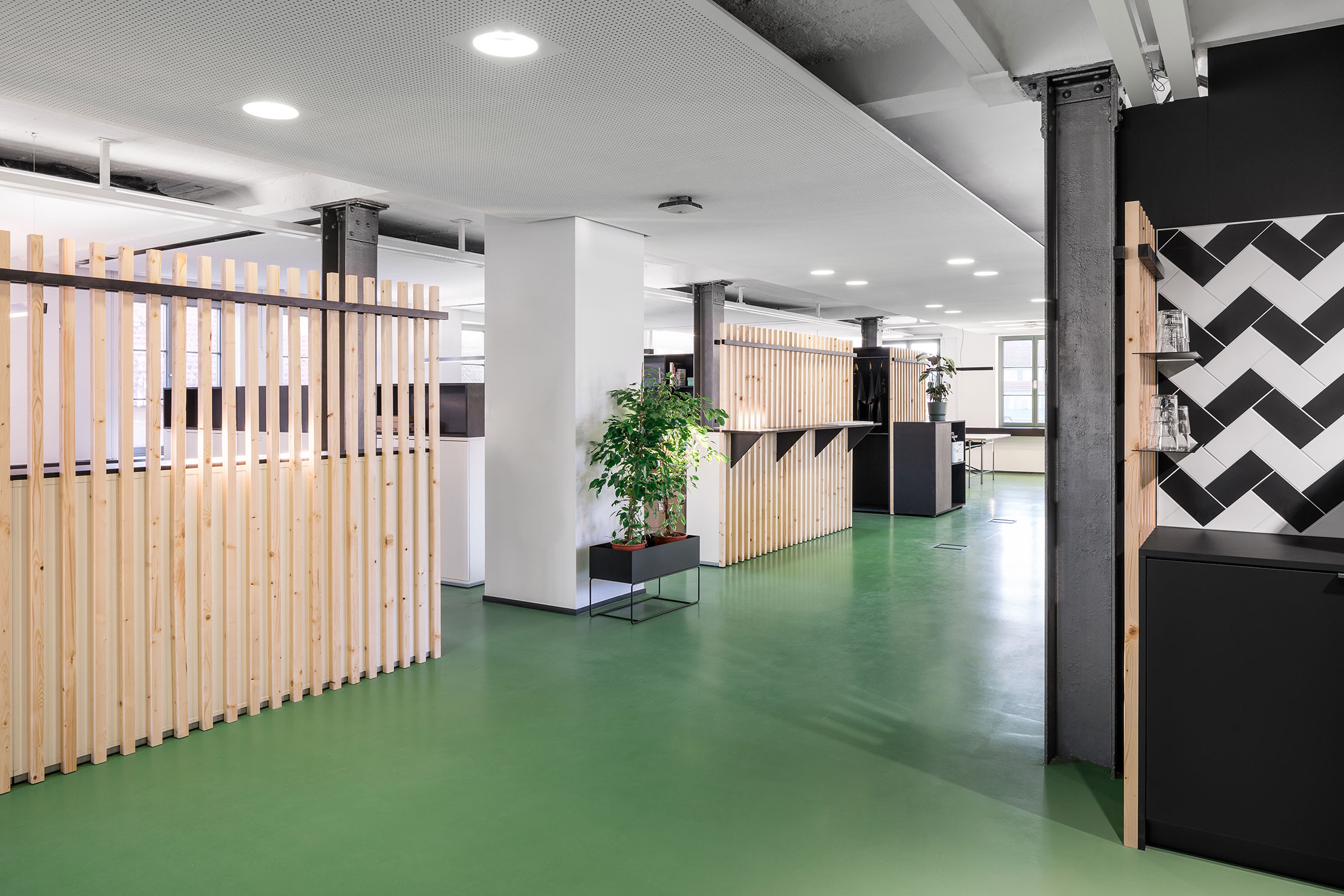 whythefriday-asphaltgold-office_20-2220x1480